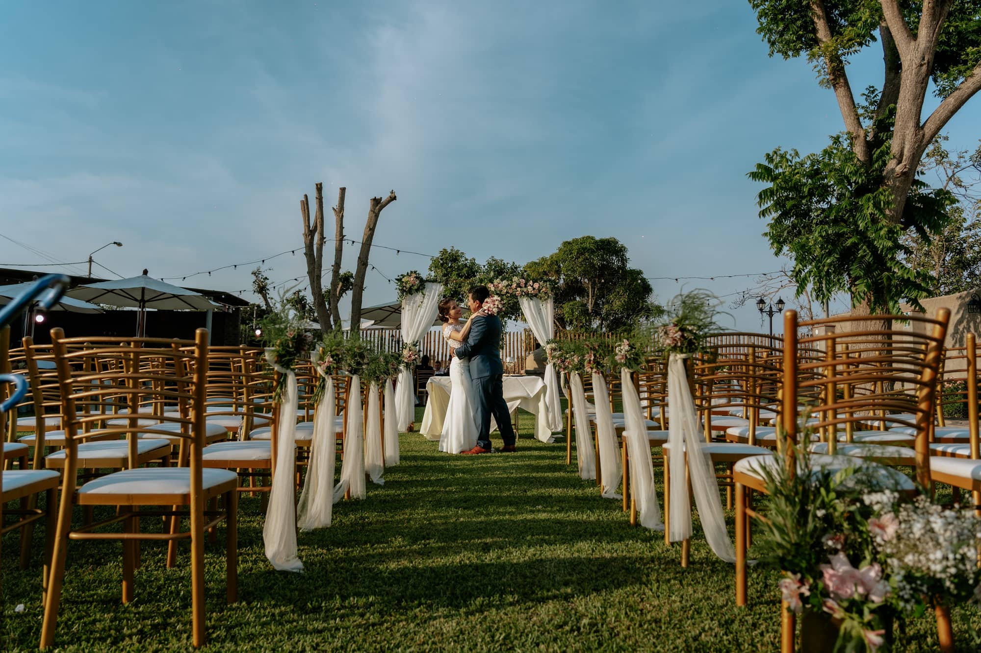 Novios el día de su boda — invitación digital de Sello